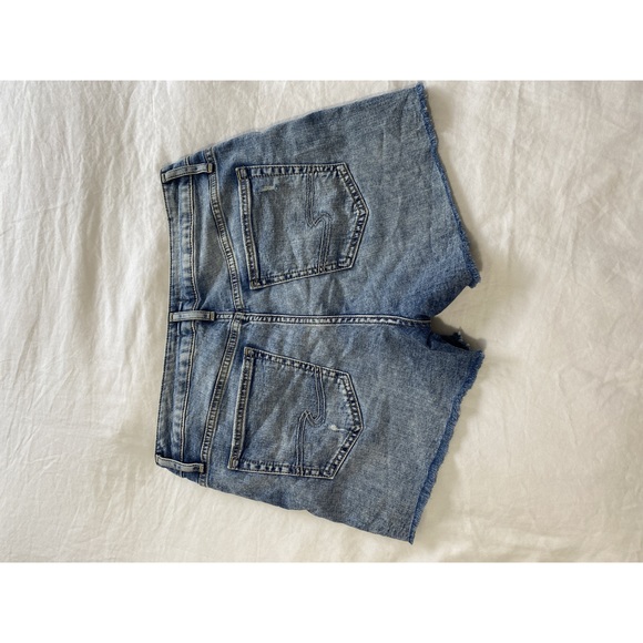 Silver Jeans Avery Short Size 30 - Picture 2 of 8
